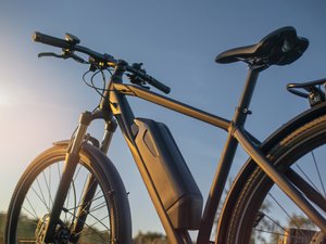 E-bike battery in the heat of the sun