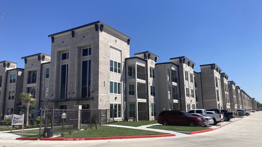 Dakota Enterprises Opens Apartment Complex In Deer Park - Houston 