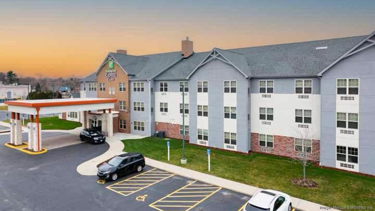 Holiday Inn & Suites near Chicago Six Flags hits the market - Chicago ...