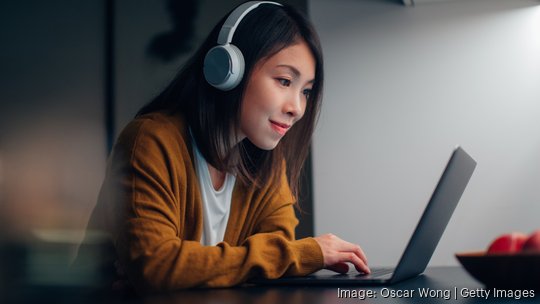 woman with headphone