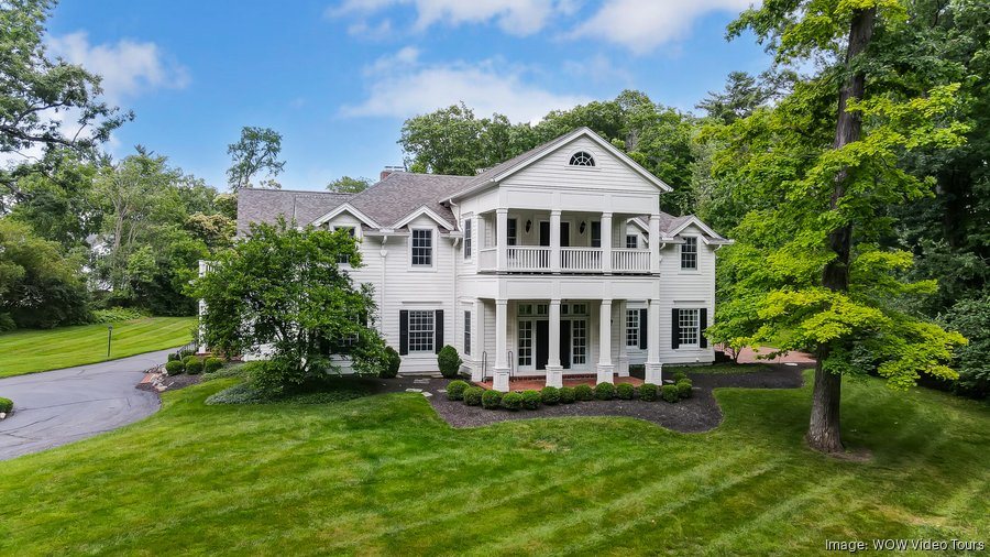 オークウッドマナーハウス Oakwood Avenue iconic estate listed for $2.2 million