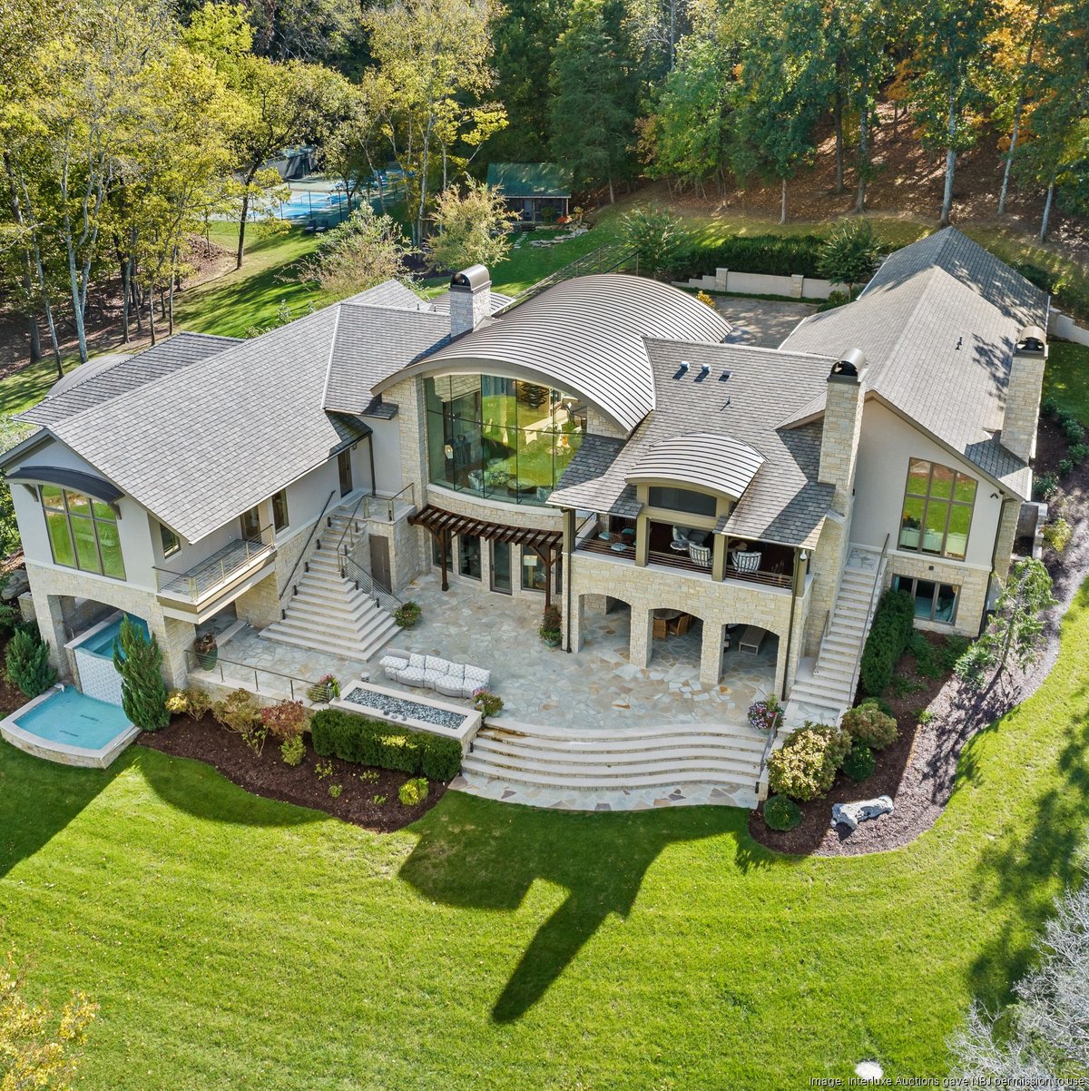 The estate with Kenny Chesney's guest cabin is up for auction ...