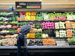 230209 0444 Mercer Island Produce Metropolitan Market - Photo Credit - Manic Pixel Studio