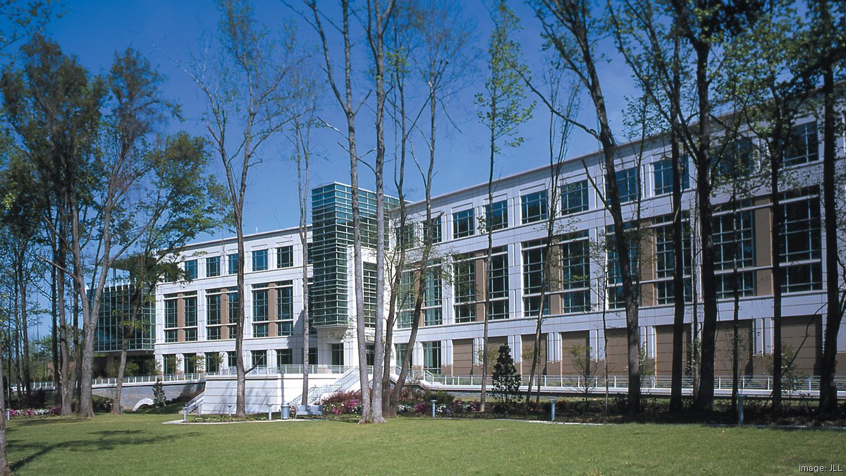 7135 Goodlett Farms Parkway building listed for sale by JLL Memphis