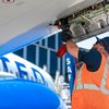 ユナイテッド航空とサンフランシスコ 49ers が提携して航空機の排出ガス対策に取り組む