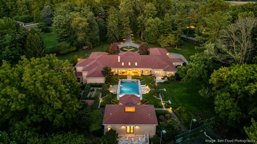 Chase Lenfest's Gladwyne home with indoor squash court lists
