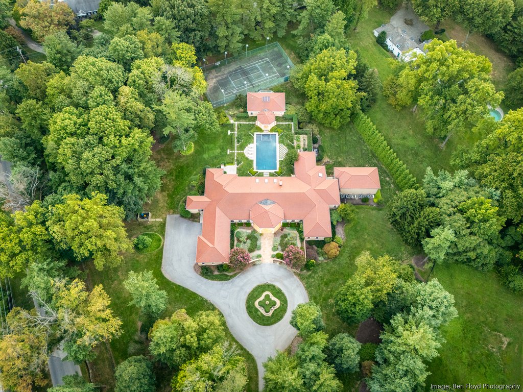 Chase Lenfest's Gladwyne home with indoor squash court lists