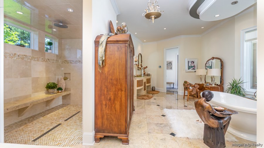 Villa Hills mansion on Squire Oaks Drive for sale for $5.9M
