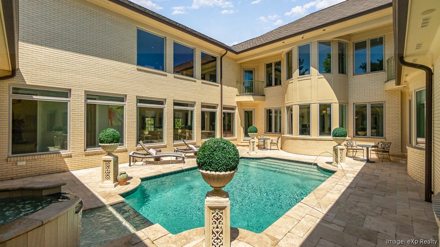Villa Hills mansion on Squire Oaks Drive for sale for $5.9M