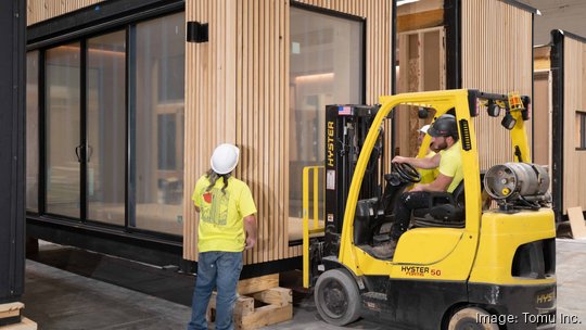 Studio Shipping Forklift