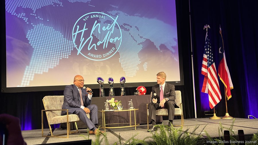 Kansas City Chiefs owner Clark Hunt wins H. Neil Mallon Award in Dallas -  Dallas Business Journal