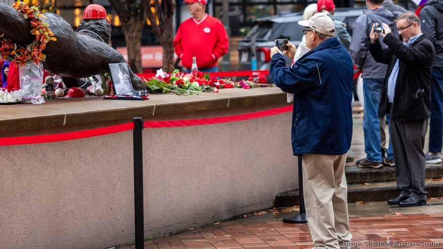 Reds hold memorial for Pete Rose at Great American Ball Park