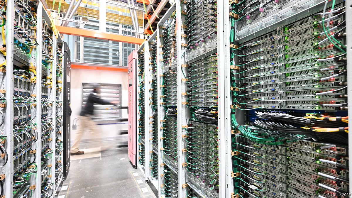 Internet provider unloads data centers in Phoenix, across US as part of $225M deal
