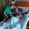 ヒーリングハーモニー：専門家ケア、音楽療法援助リリー・クネヒトの希少骨がんとの戦い