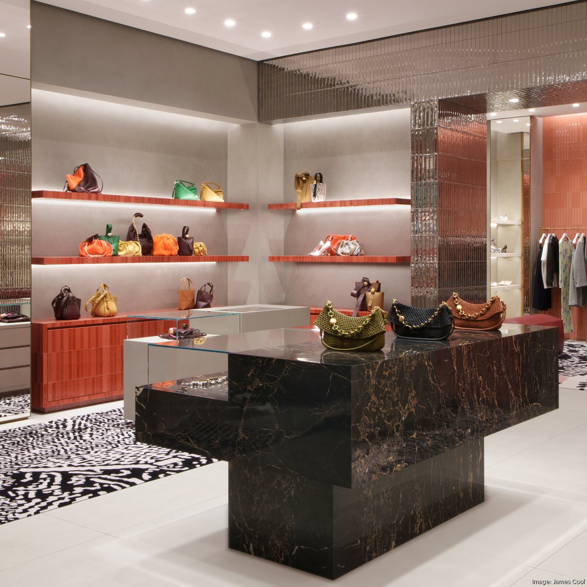 main-room-angle-1x1-