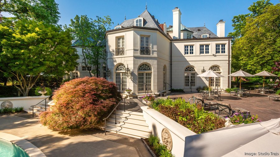 オールドマンズテーラー　MANOR HOUSE TTR Sotheby's lists 2838 McGill Terrace NW, Grace Bender's