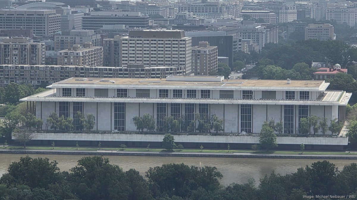 Kennedy Center board votes again for two-year closure