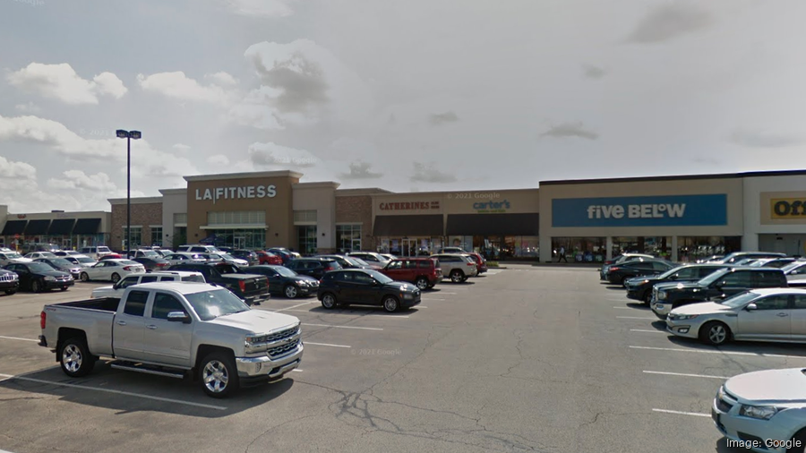 minale1037【Shoppingcart】Dr. M&J Wilkow lists Miracle Mile Shopping Center for sale with