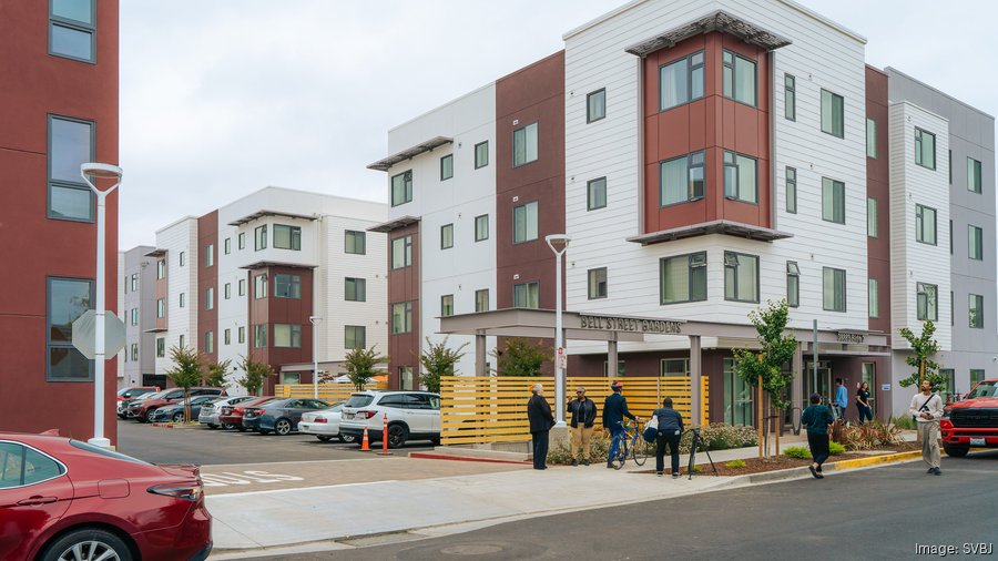 Bell Street Gardens ribbon cutting