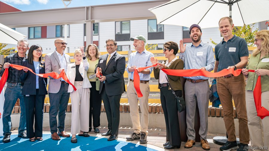Bell Street Gardens ribbon cutting