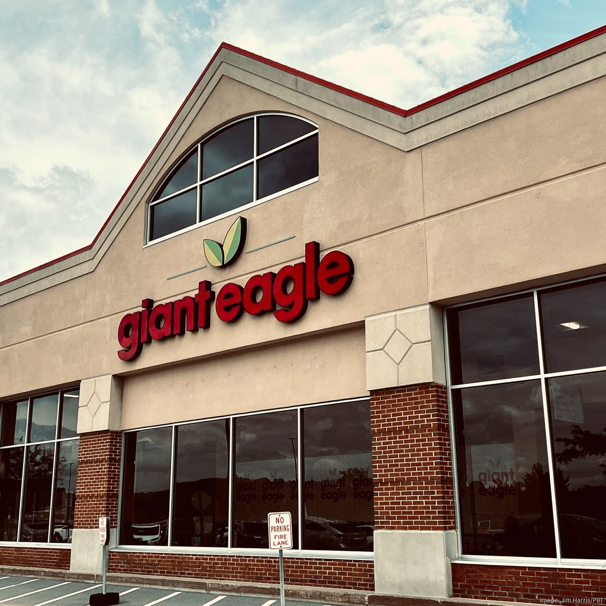 does giant eagle sell cigarettes Save 30 cents per gallon with Advantage Card and MyPerks Pay Giant Eagle execs report local