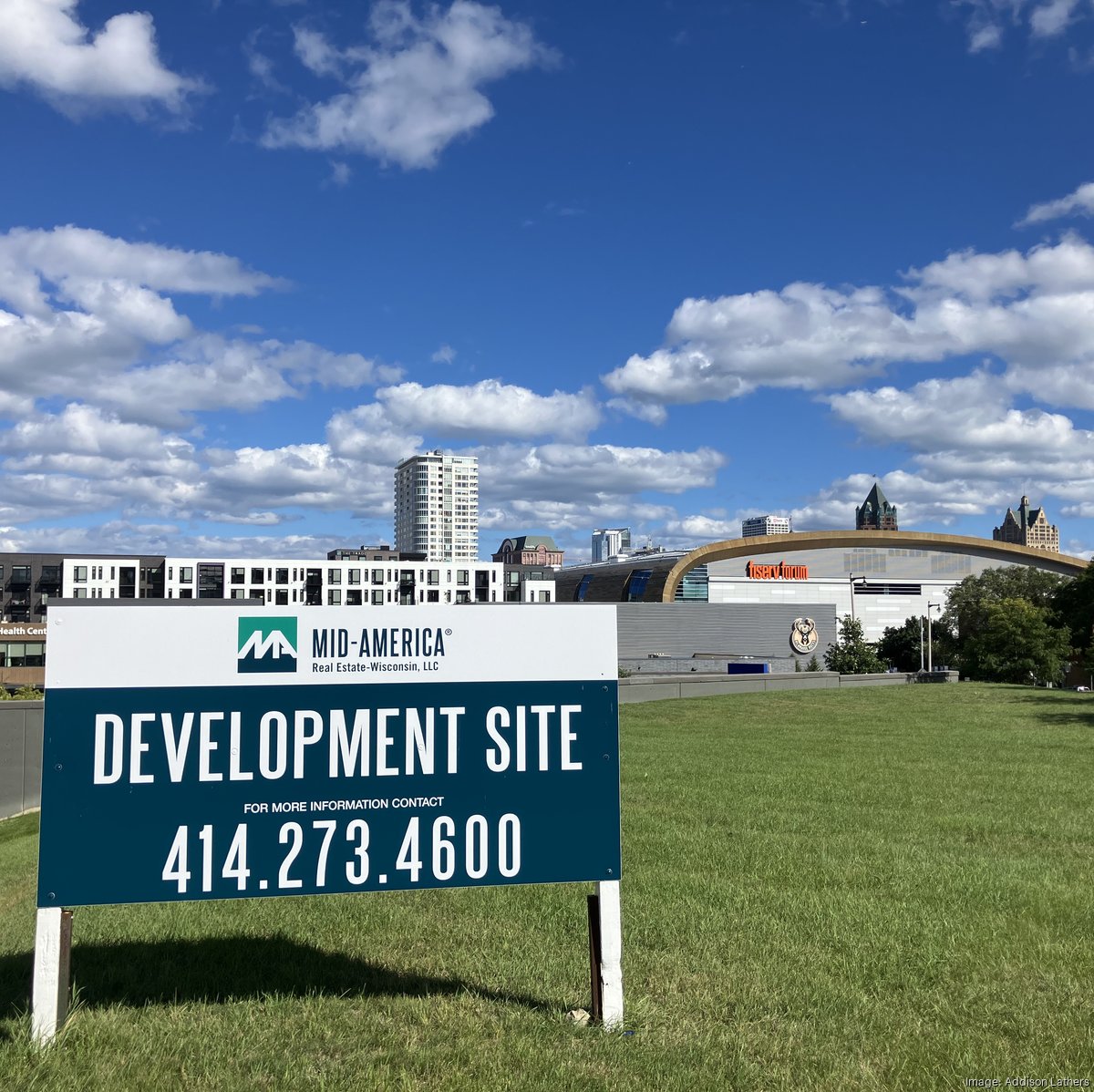 Bucks struggle to fill triangle-shaped lot in downtown Milwaukee