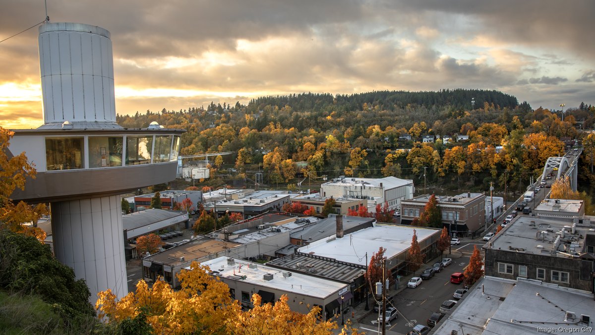 elevator-and-bridge-with-fall-trees*1200