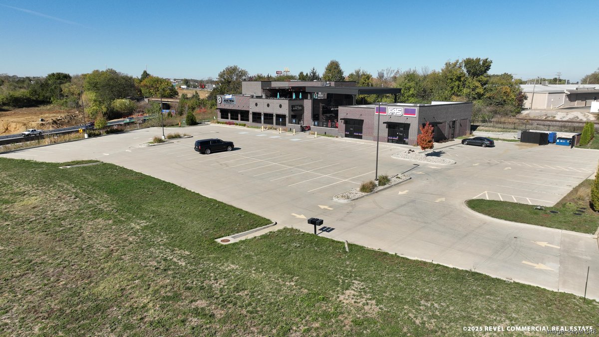 155-year-old retailer plans to expand beyond St. Louis County with former restaurant site