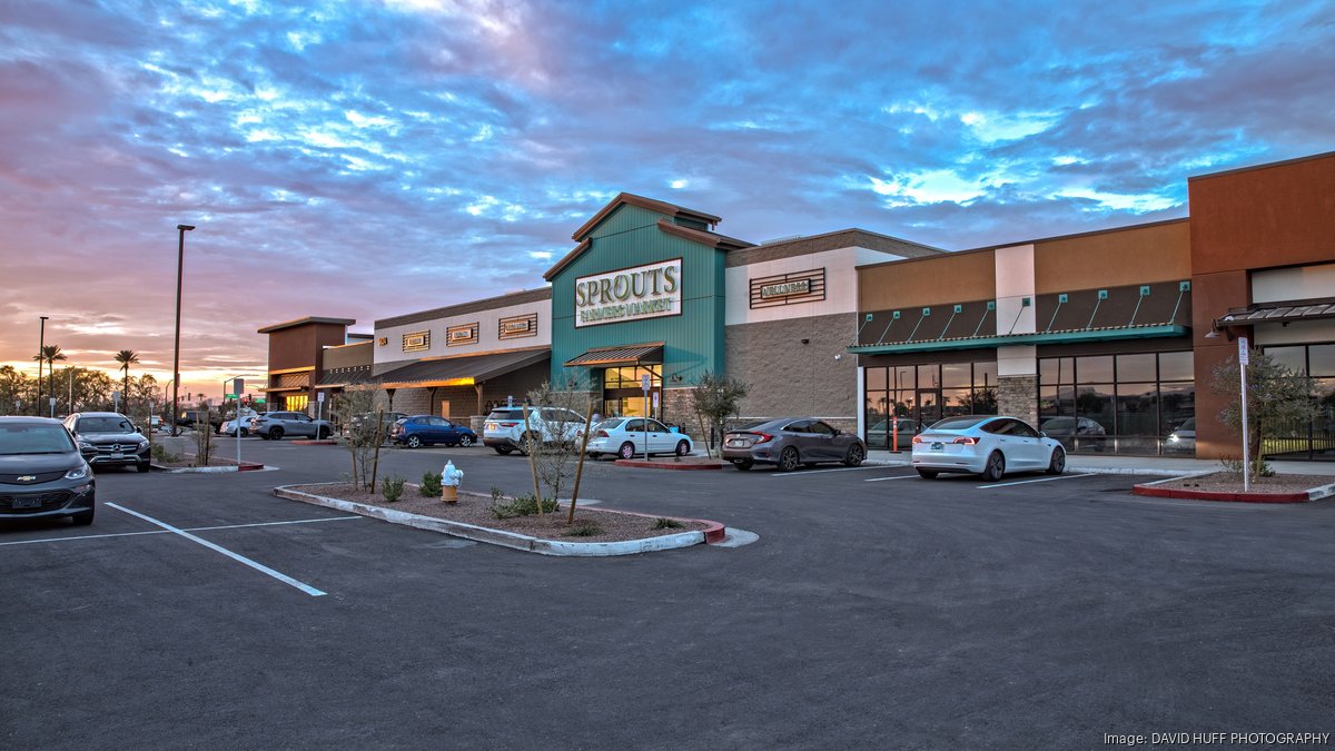 Sprouts Farmers Market signs lease at Phoenix shopping center