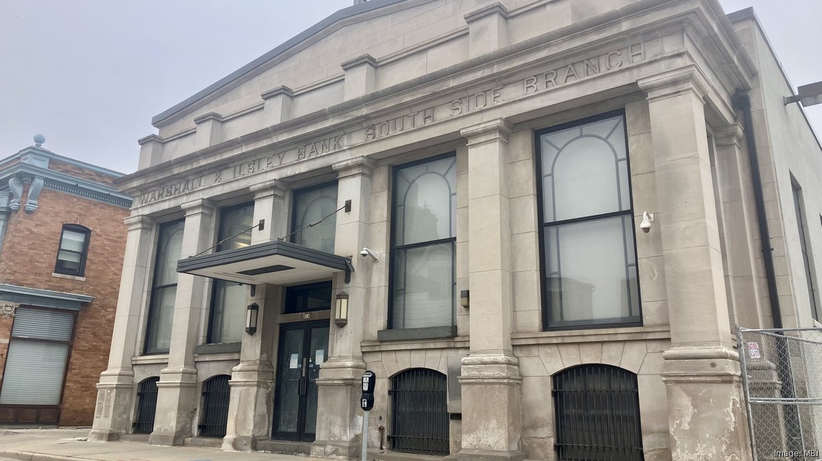 Point Bank Building Roofed Right America plans Walker’s Point HQ in former bank building ...