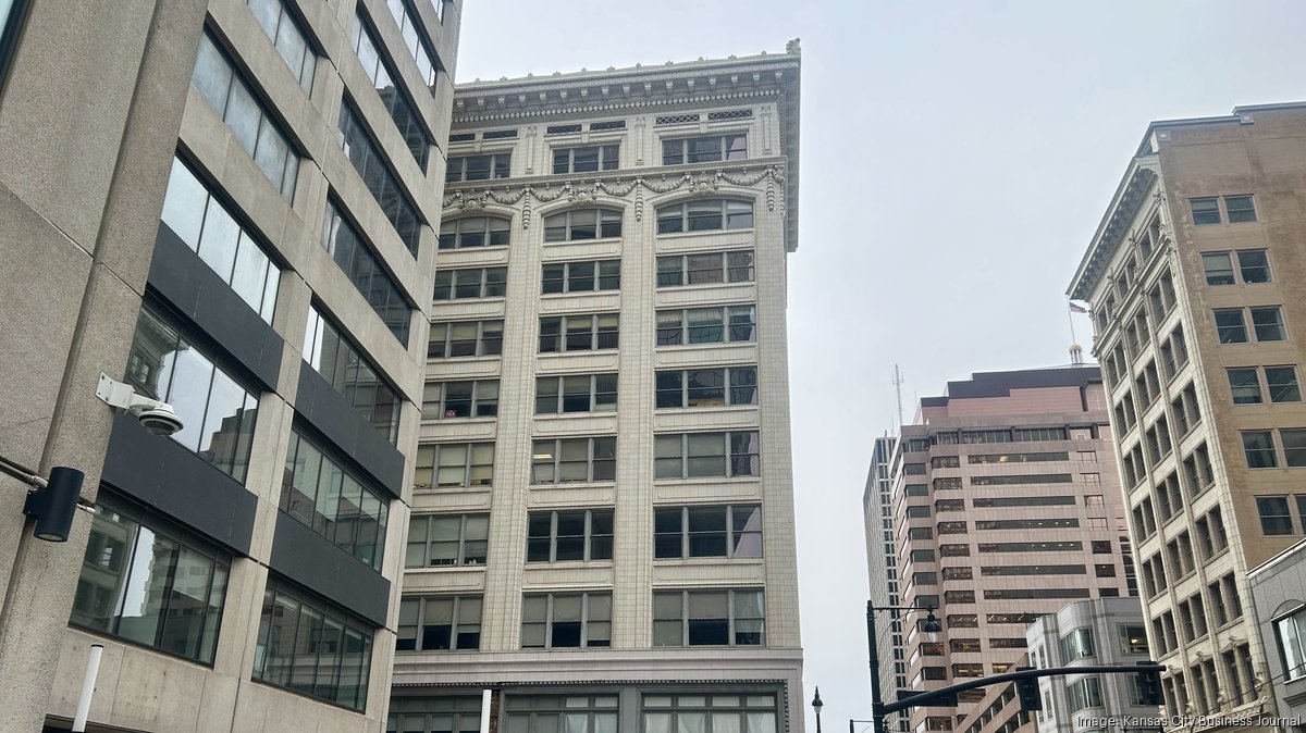 Investors pay $7M for Peck's Plaza ahead of conversion to 74 lofts