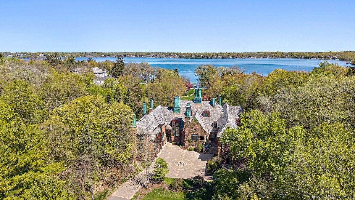 Estate on Wayzata Bay relists for $9.9 million, a $2.5 million price cut (gallery) - Minneapolis / St. Paul Business Journal
