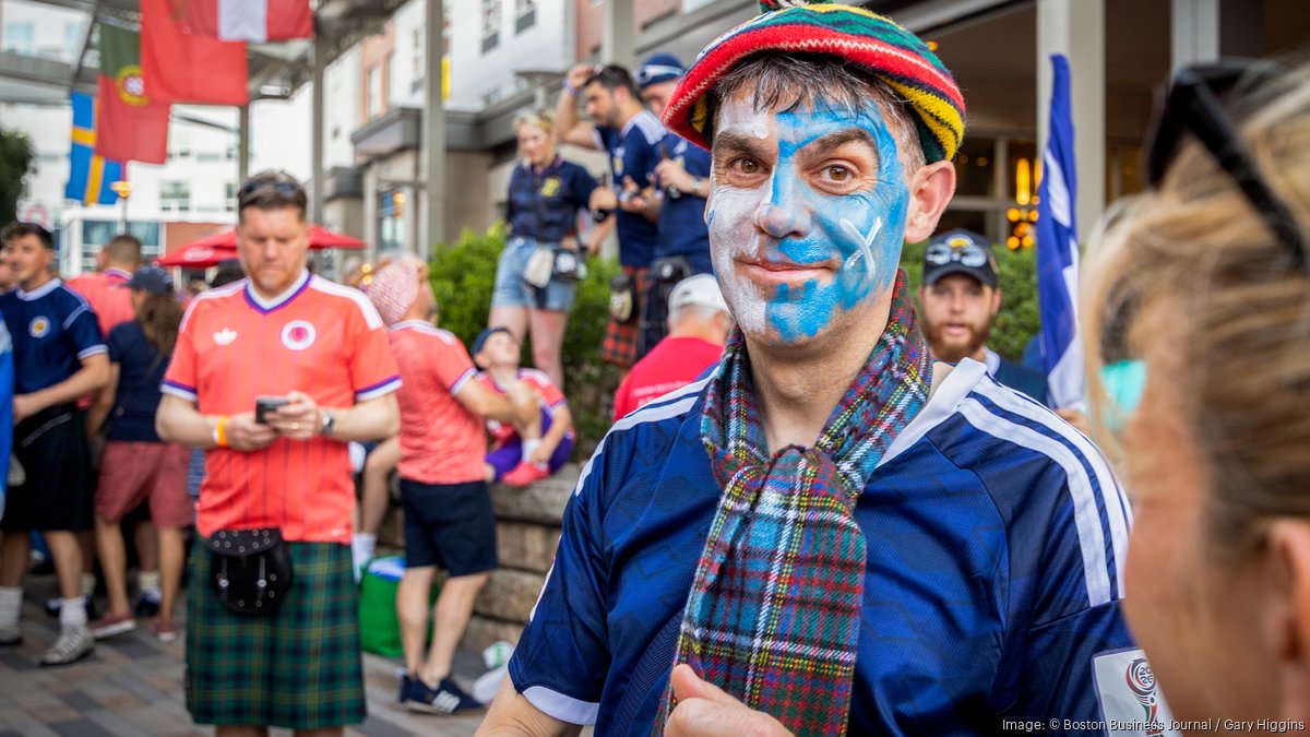 Bagpipers, flag wavers and sweltering heat greet World Cup fans at Patriot Place