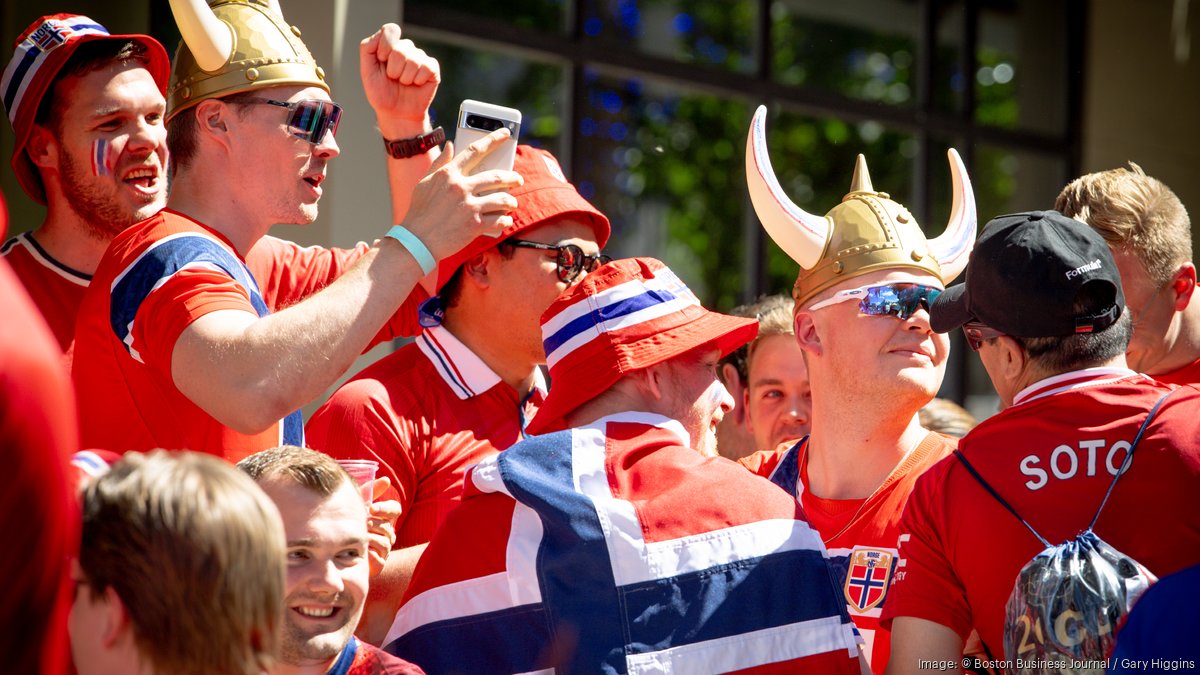 Vikings, Iraqis descend: Scenes from Norway-Iraq World Cup game in Boston