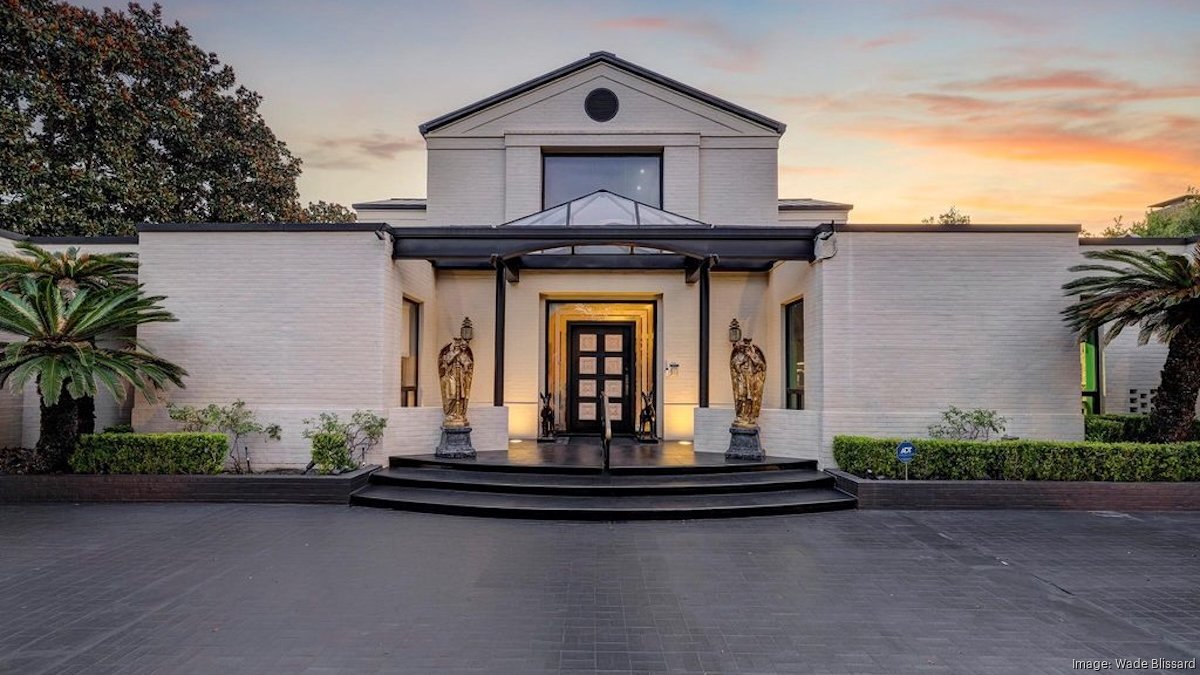 Houston philanthropist Carolyn Farb sells John Staub's first modernist home in River Oaks