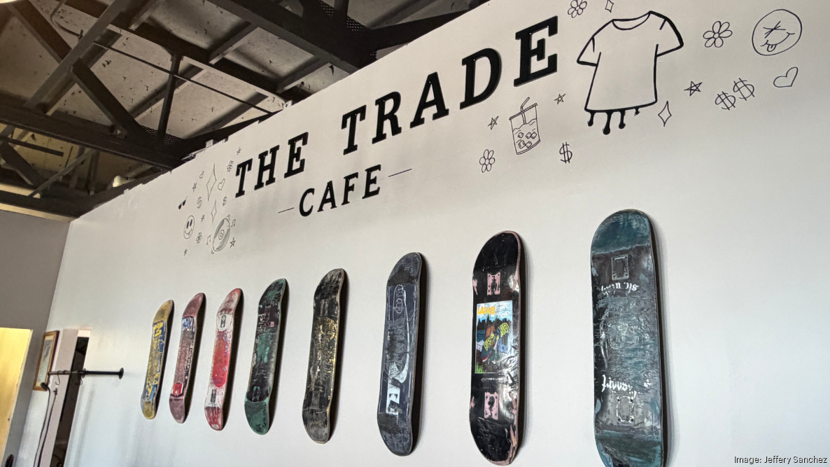 New Albuquerque shop lets customers sell clothing while sipping coffee