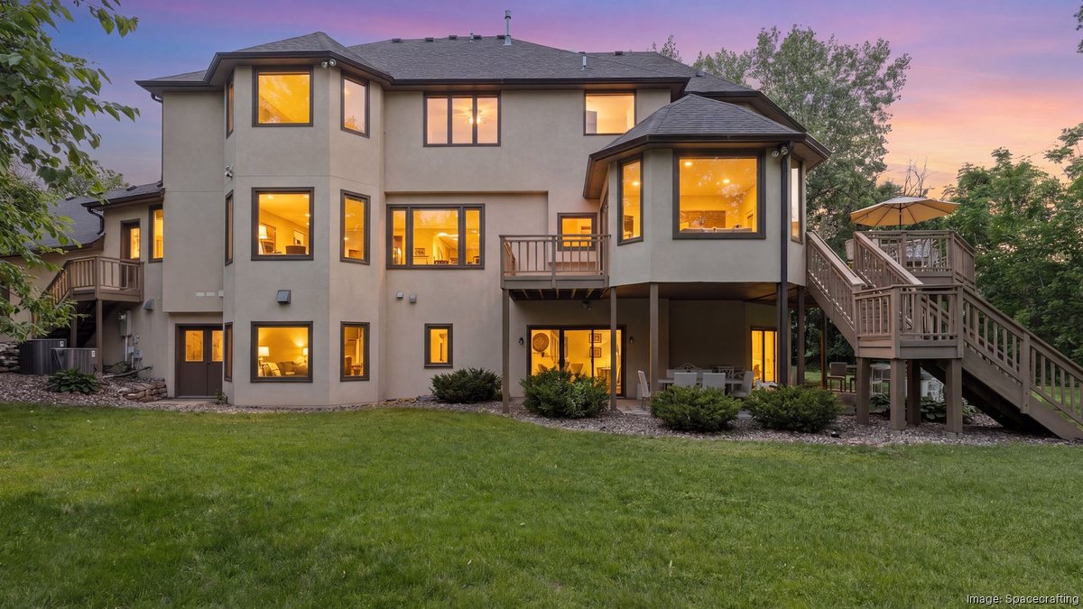 Eden Prairie estate on Red Rock Lake peninsula for sale at $1.75M (gallery) - Minneapolis / St. Paul Business Journal
