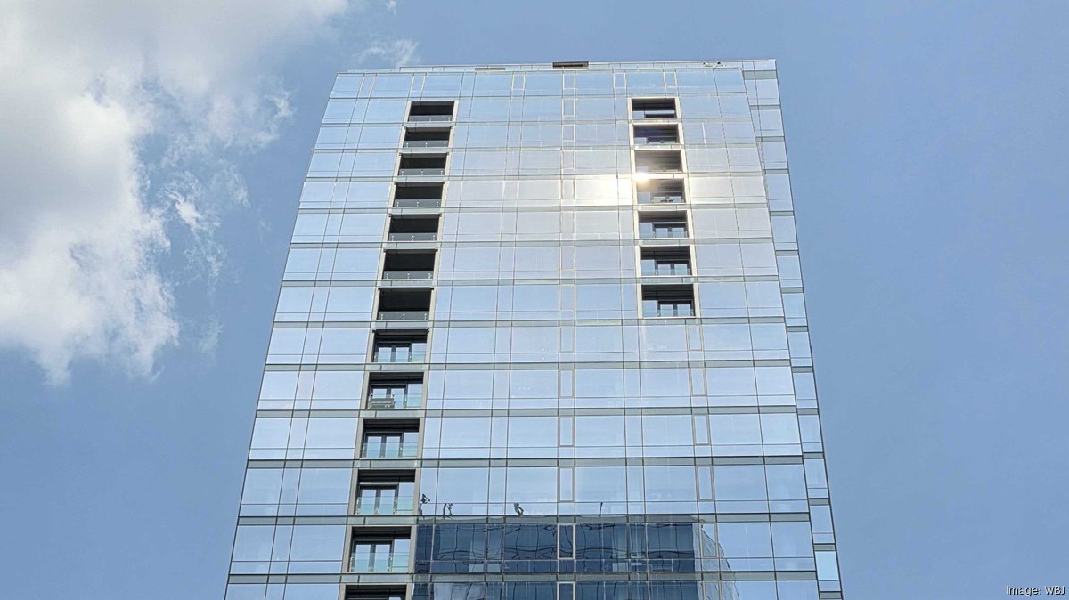 JBG Smith sells Rosslyn apartment tower for $206M with covenant temporarily barring condo conversion