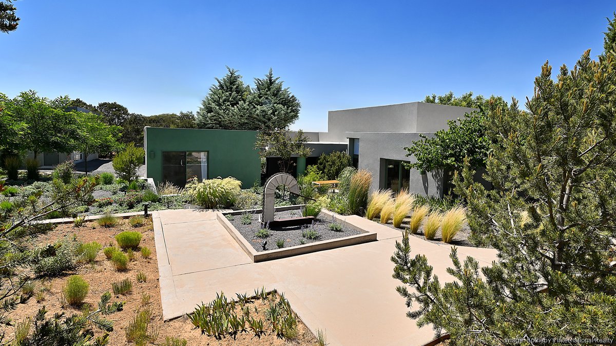 Santa Fe glass artist lists $3.6M property built as tribute to renowned sculptor