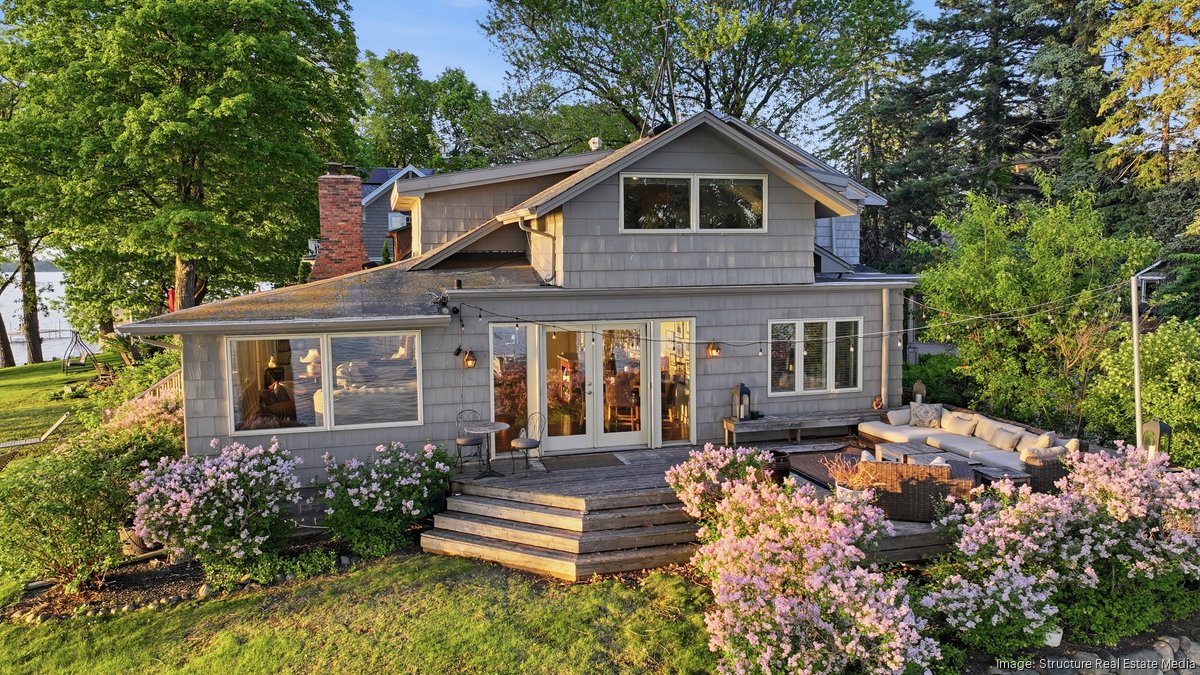 Lake Minnetonka estate with 240 feet of shoreline lists for $5.3M as possible teardown - Minneapolis / St. Paul Business Journal