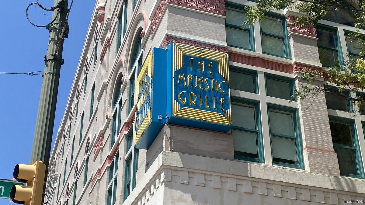 Downtown Memphis restaurant marks 20 years with upgrades, 10-year lease renewal - Memphis Business Journal