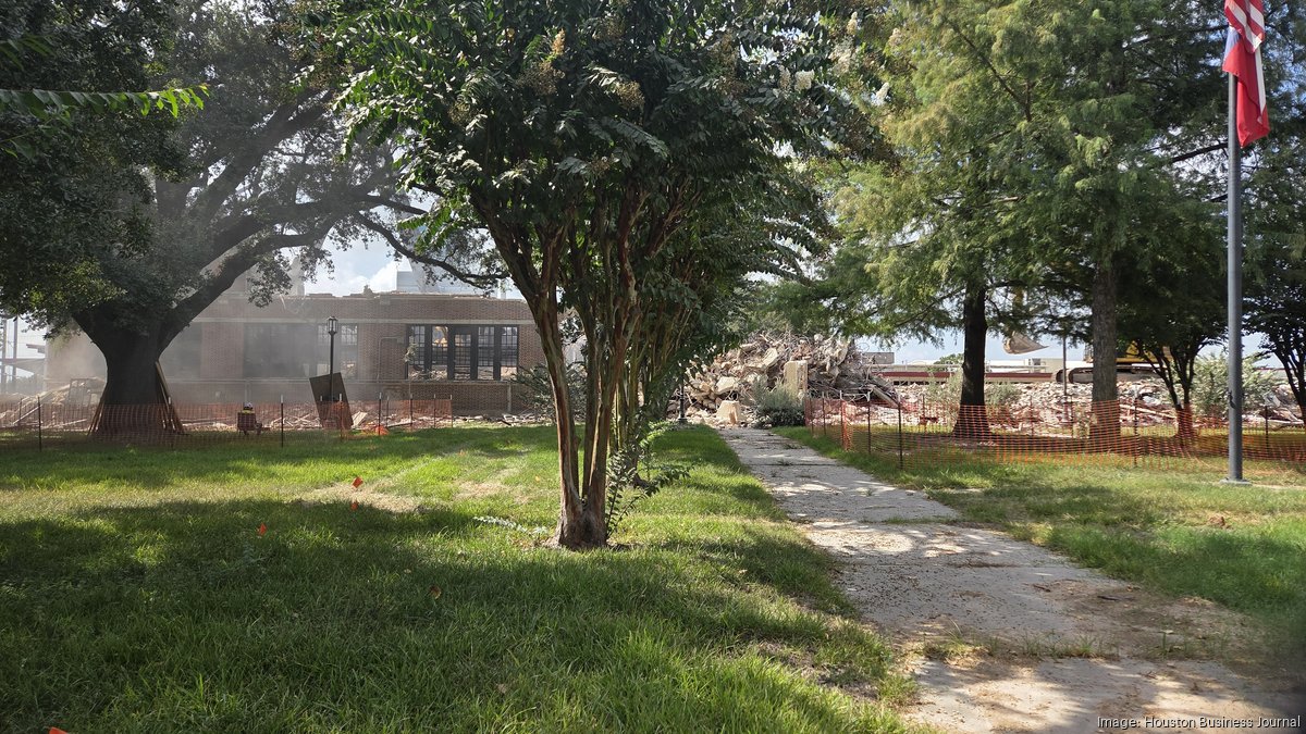 St. Thomas High School tears down former HISD building amid rapid enrollment growth