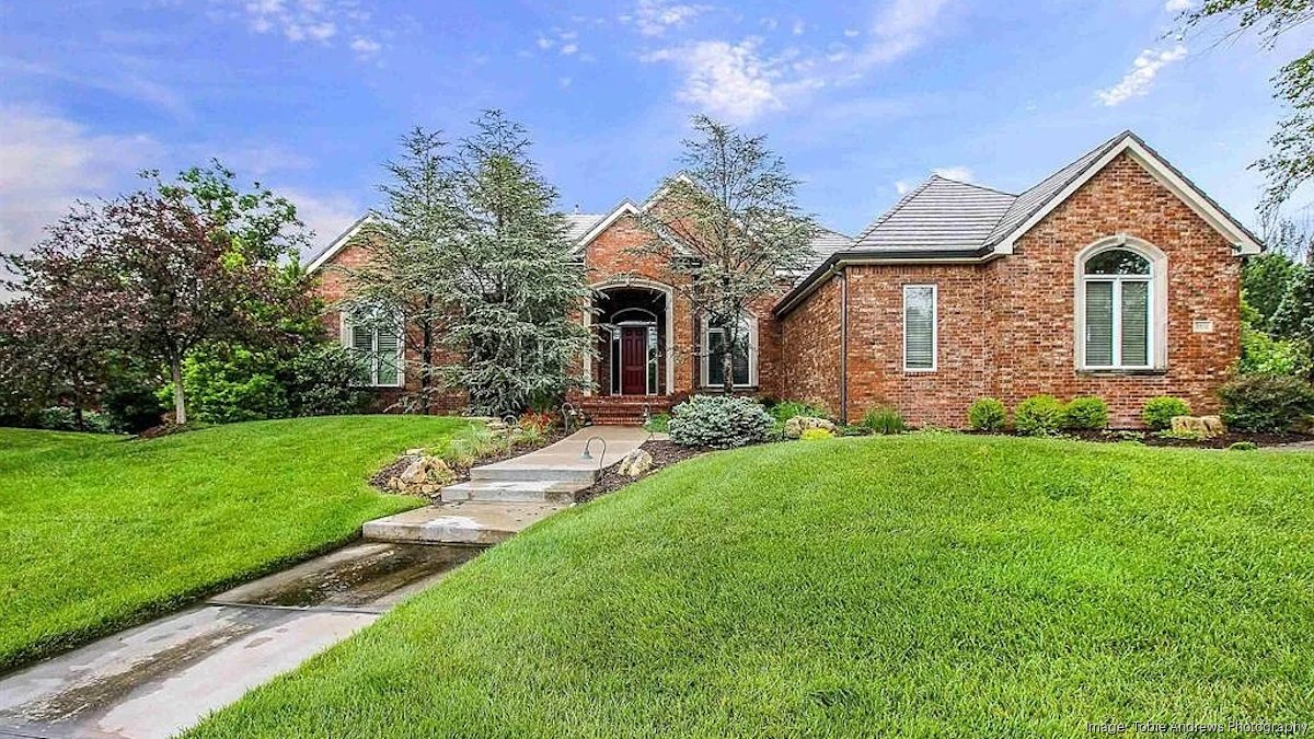 Wilson Estates luxury home near Bradley Fair listed for $1.4 million - Wichita Business Journal