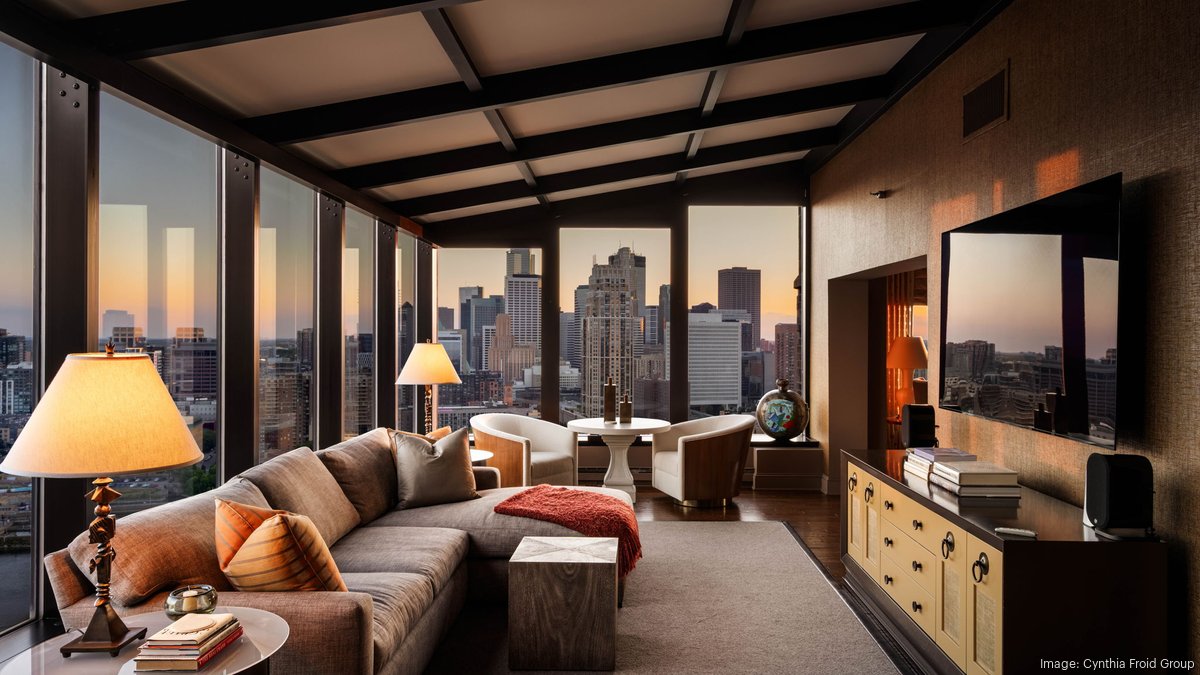 La Rive penthouse overlooking Mississippi River owned only by 2 families lists at $3.45 million (gallery)