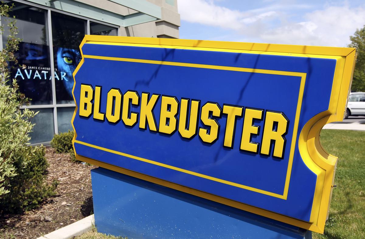 Текст блокбастер. Blockbuster. Blockbuster банкрот. Blockbuster (5 штук). Блокбастер слово.