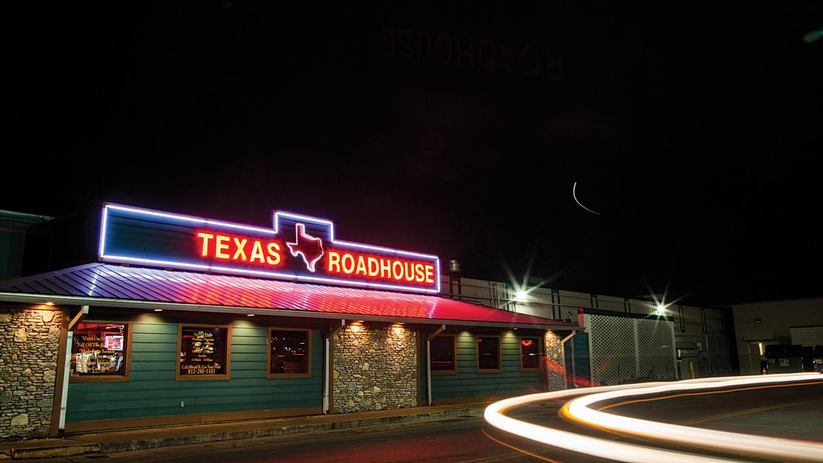 texas roadhouse dining room open