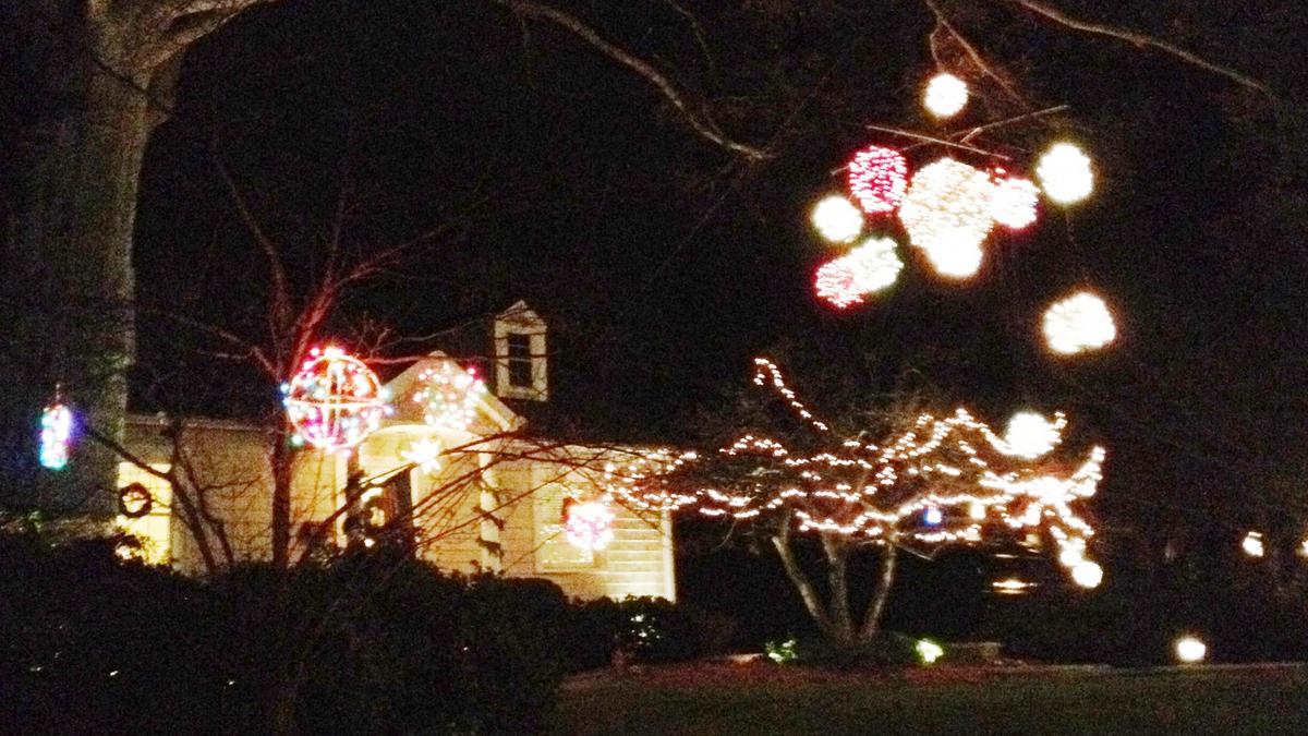 Redfin agents pick best neighborhoods for Christmas lights in Charlotte ...