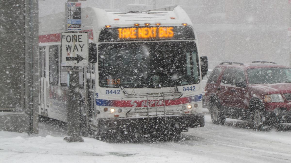 UPDATED Mayor lifts snow emergency, SEPTA delays continue