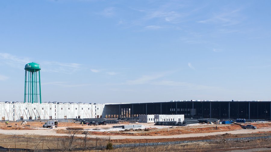 The new Amazon.com Inc. warehouse in Southeast Baltimore is under ...