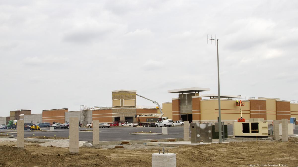 Outlet mall adds 3 new tenants - St. Louis Business Journal